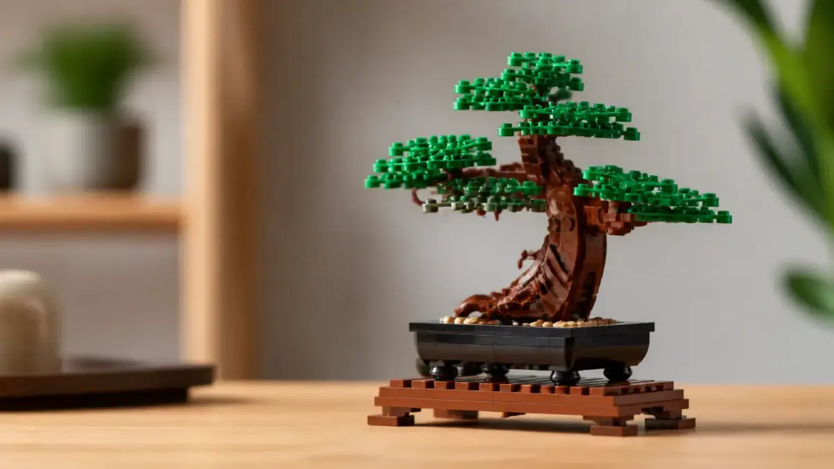 סט LEGO של עץ בונסאי על שולחן עבודה