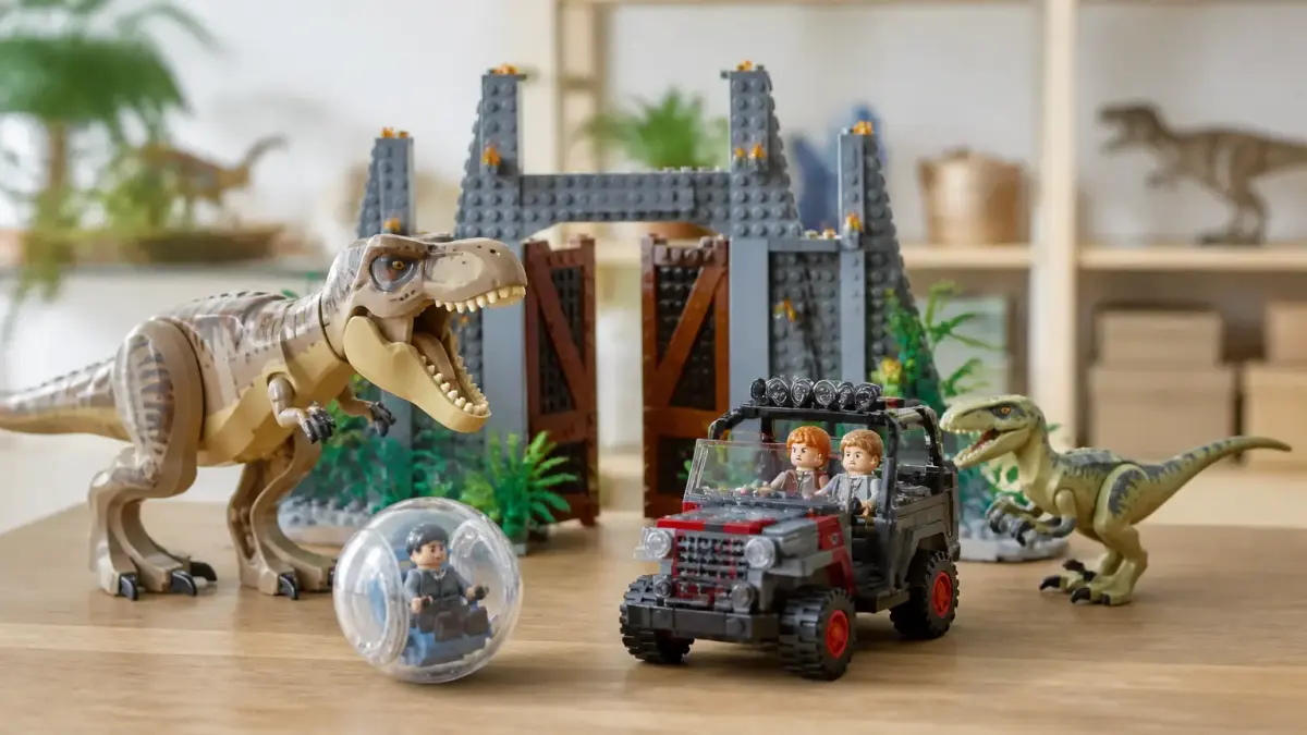 צעצועי דינוזאורים וערכות LEGO של יוראסיק וורלד